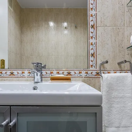 Sensacional 2 Hab 2 Banos 4 Pax Aljarafe Metro Apartment